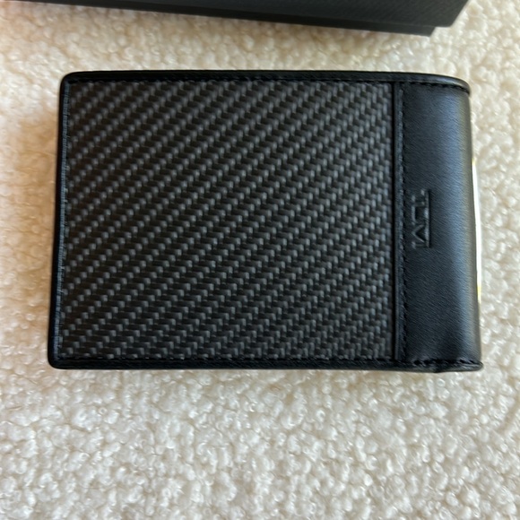 NWT Tumi men’s Carbon Fiber slim billfold wallet - Picture 5 of 6